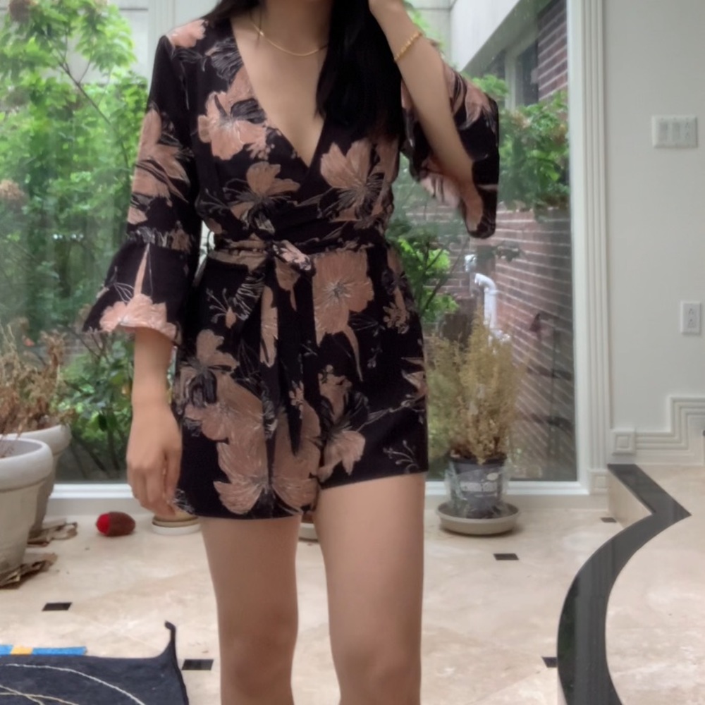 NWT boohoo floral wrap & ruffle sleeve playsuit
